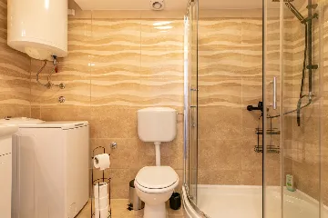 Condominium with Roof Terrace Jacuzzi in Pula