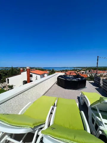 Serviced Apartment in Pula for 6 with Jacuzzi