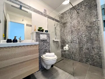 Serviced Apartment in Pula for 6 with Jacuzzi