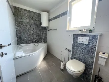 Serviced Apartment in Pula for 6 with Jacuzzi