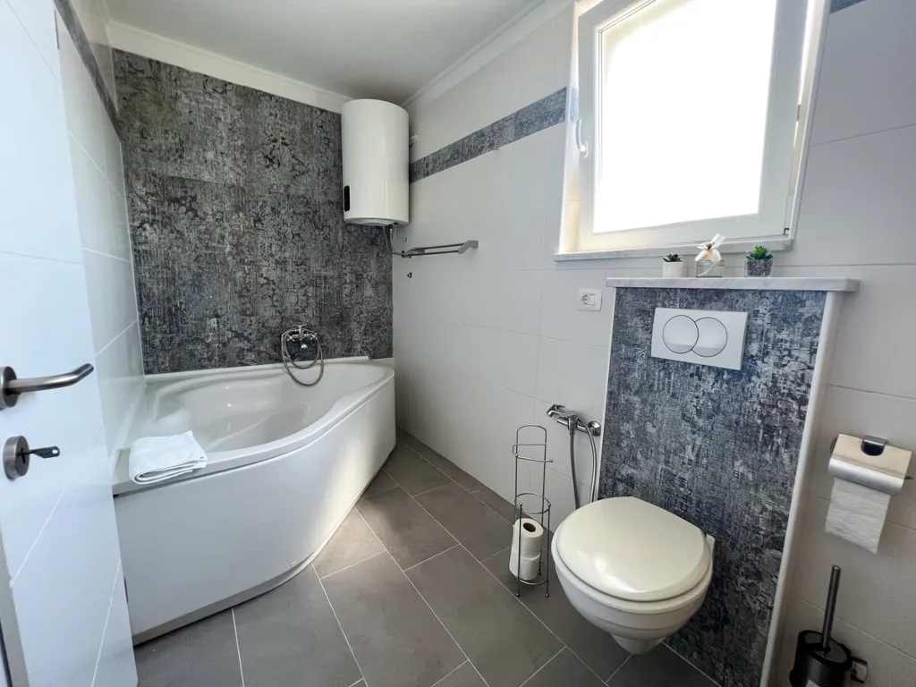 Serviced Apartment in Pula for 6 with Jacuzzi