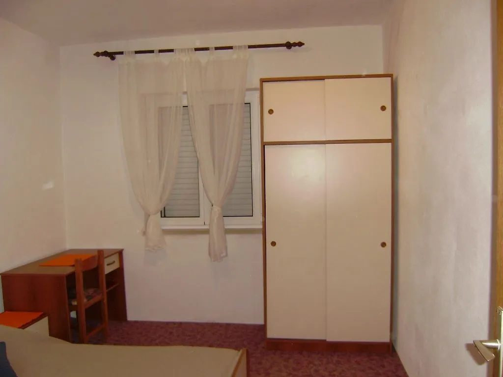 Sea View Apartment for 5 in Barbat-Rab