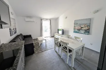 Two-Bedroom Apartment in Poreč for 4 Guests