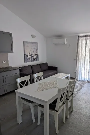 Two-Bedroom Apartment in Poreč for 4 Guests