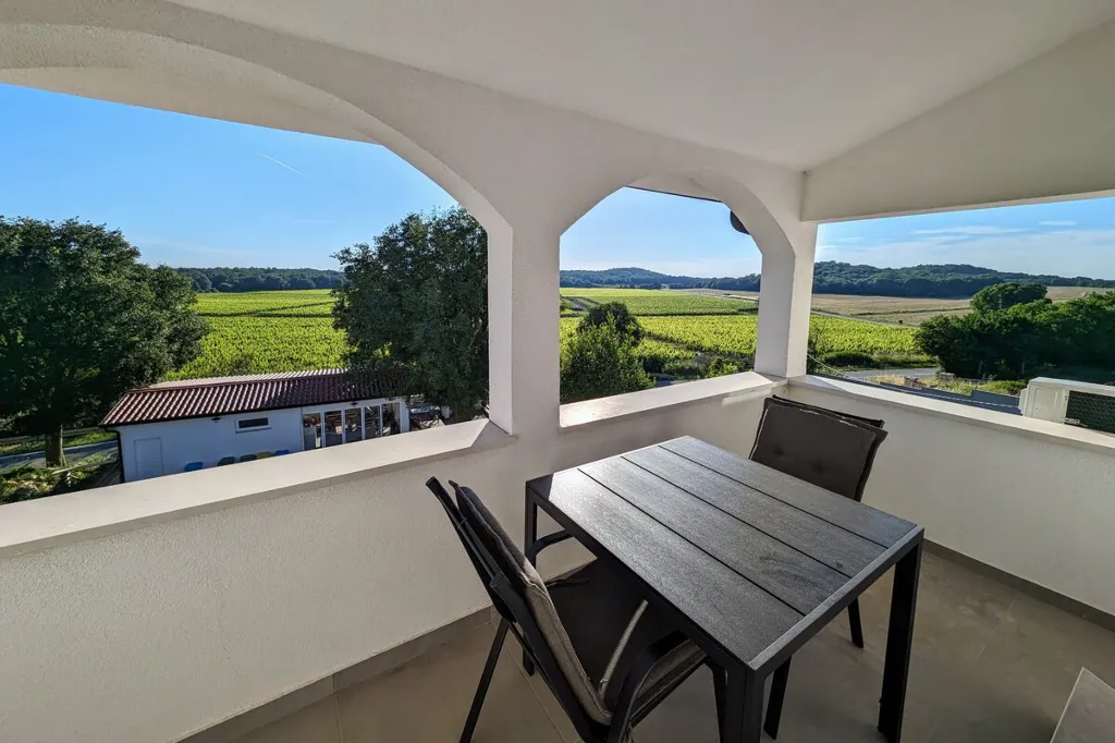 Two-Bedroom Apartment in Poreč for 4 Guests