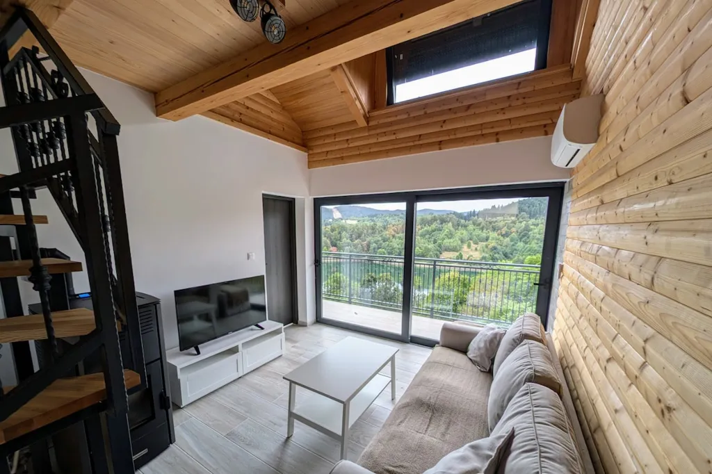Fužine Apartment for Up to 4 Guests