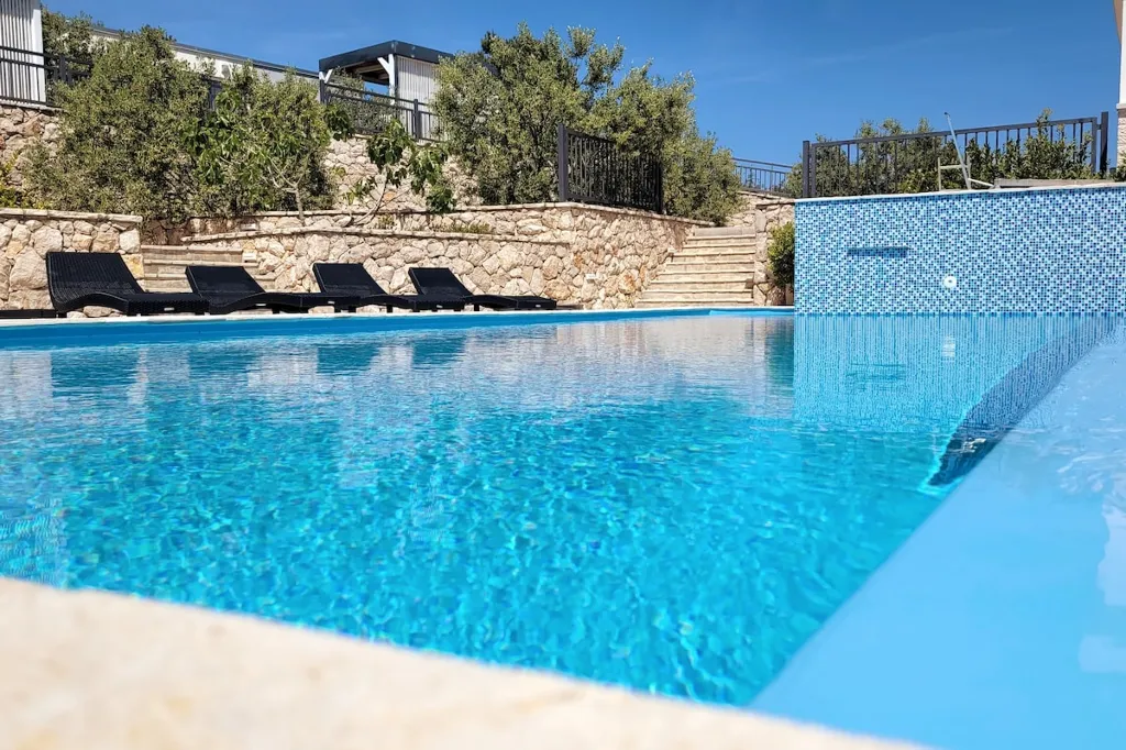 Villa with Sea Views and Pool in Drage