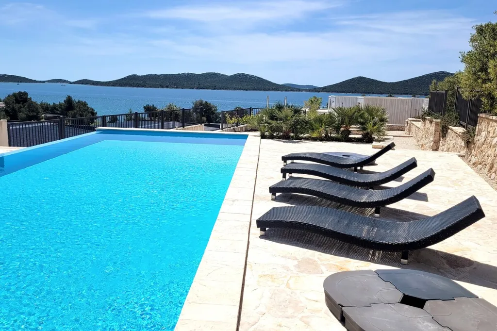 Villa with Sea Views and Pool in Drage