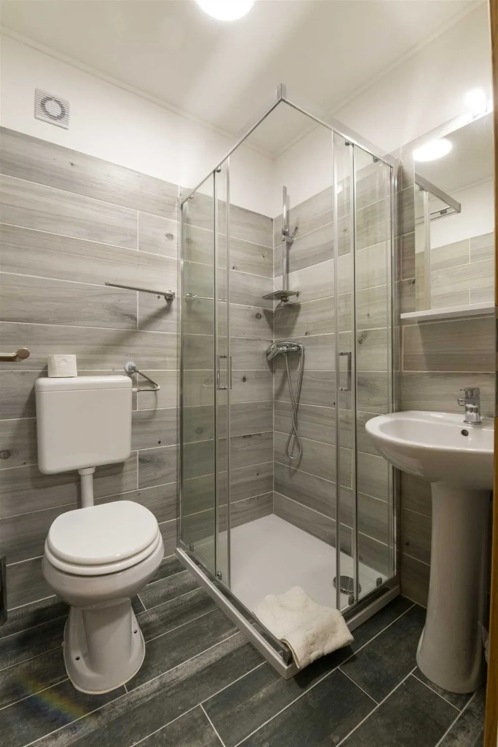 Petrovlja Room for 2 Guests