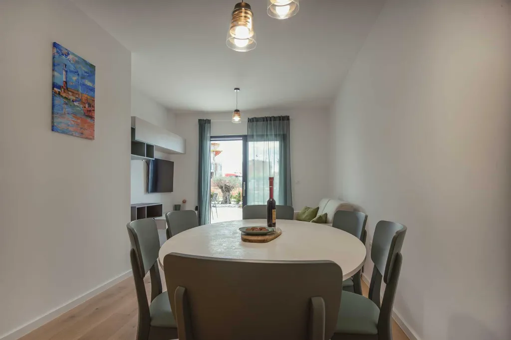 Umag Apartment for 6 Guests with 2 Bedrooms