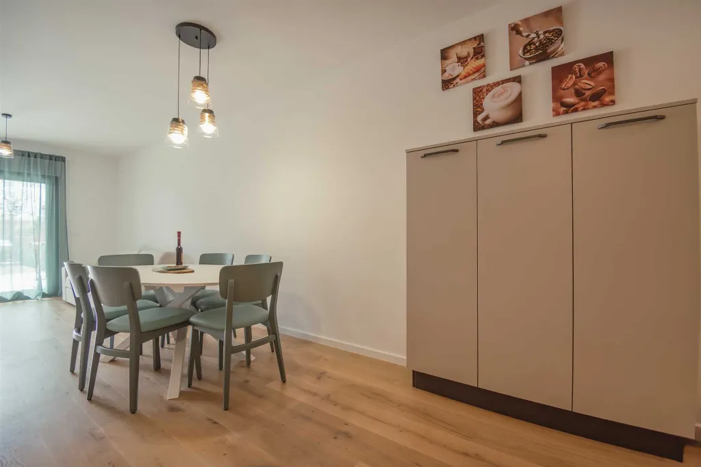 Umag Apartment for 6 Guests with 2 Bedrooms