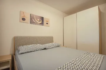 Umag Apartment for 6 Guests with 2 Bedrooms