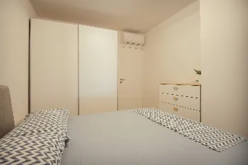 Umag Apartment for 6 Guests with 2 Bedrooms