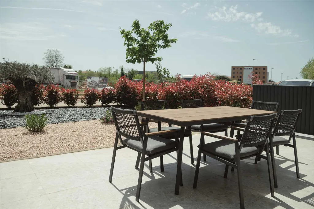 Umag Apartment for 6 Guests with 2 Bedrooms