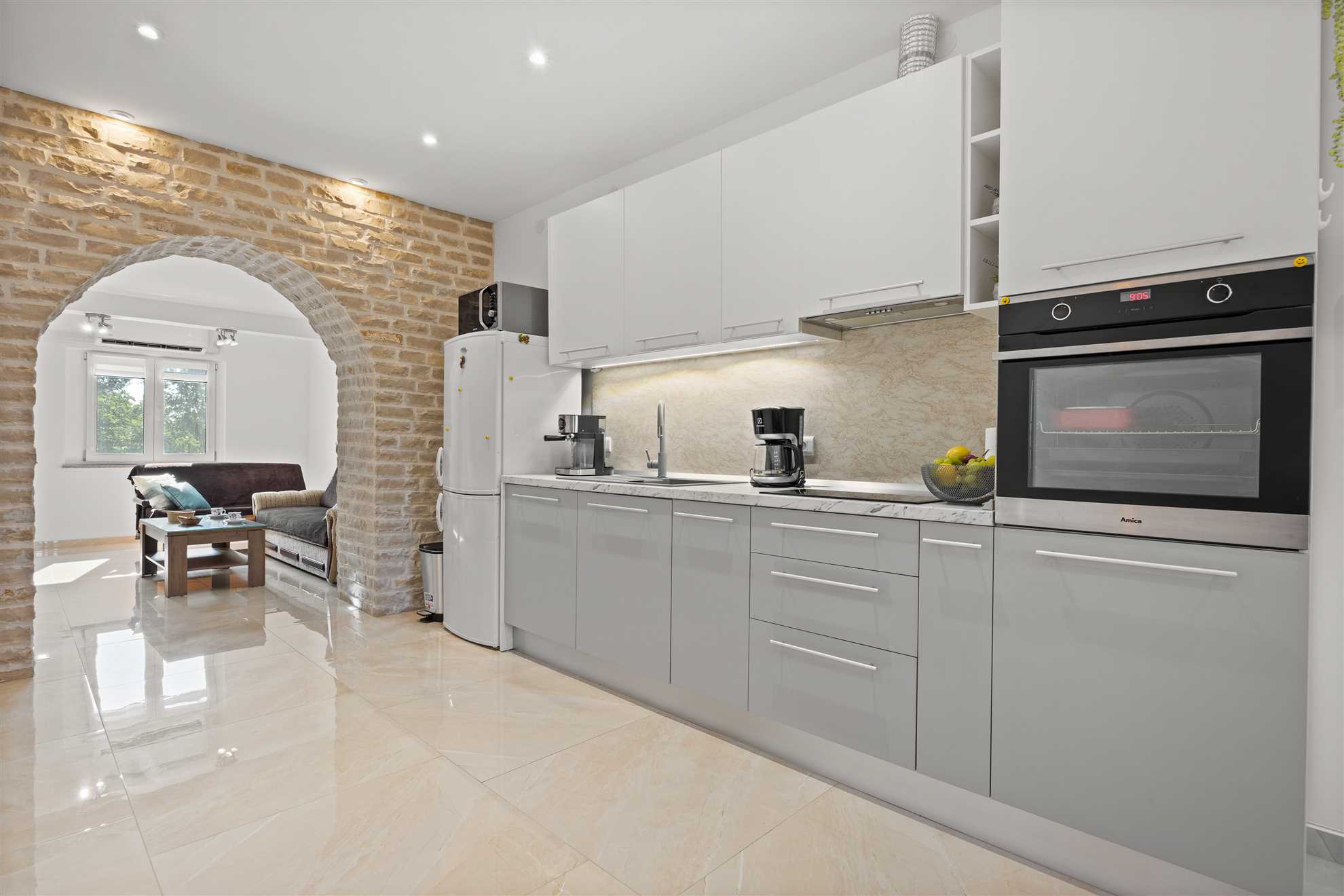 Apartment with yard, parking, pool,  jacuzzi and barbecue