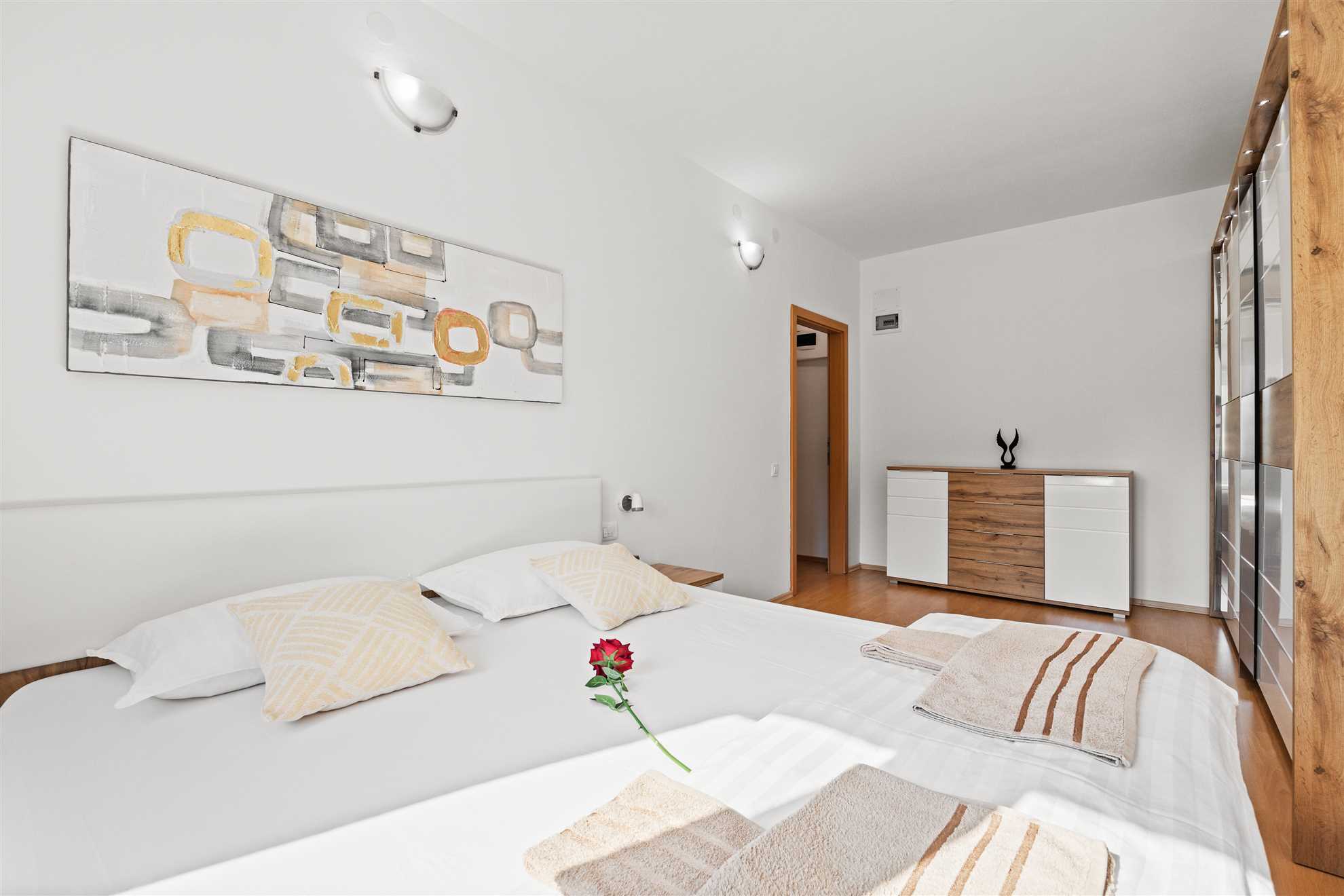 Apartment with yard, parking, pool,  jacuzzi and barbecue