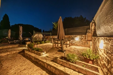 Two-Bedroom House with Private Yard in Vodnjan