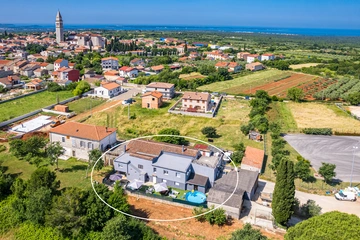 Two-Bedroom House with Private Yard in Vodnjan