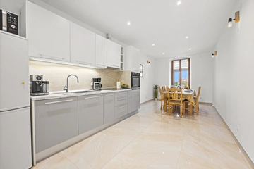 Two-Bedroom House with Private Yard in Vodnjan