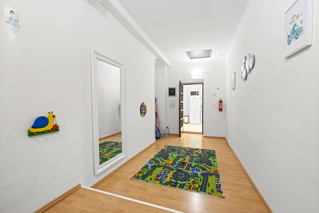 Two-Bedroom House with Private Yard in Vodnjan