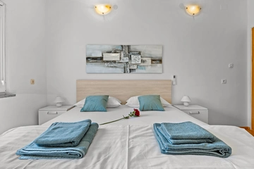 Two-Bedroom House with Private Yard in Vodnjan