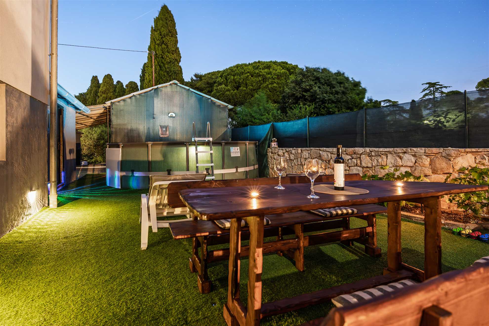 Apartment with yard, parking, pool,  jacuzzi and barbecue