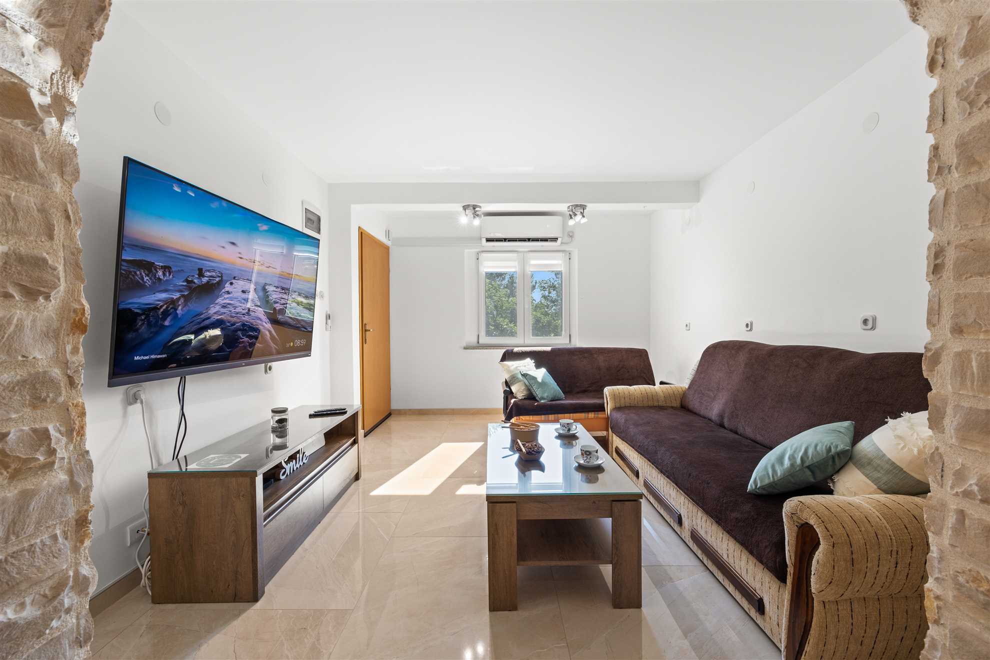 Apartment with yard, parking, pool,  jacuzzi and barbecue