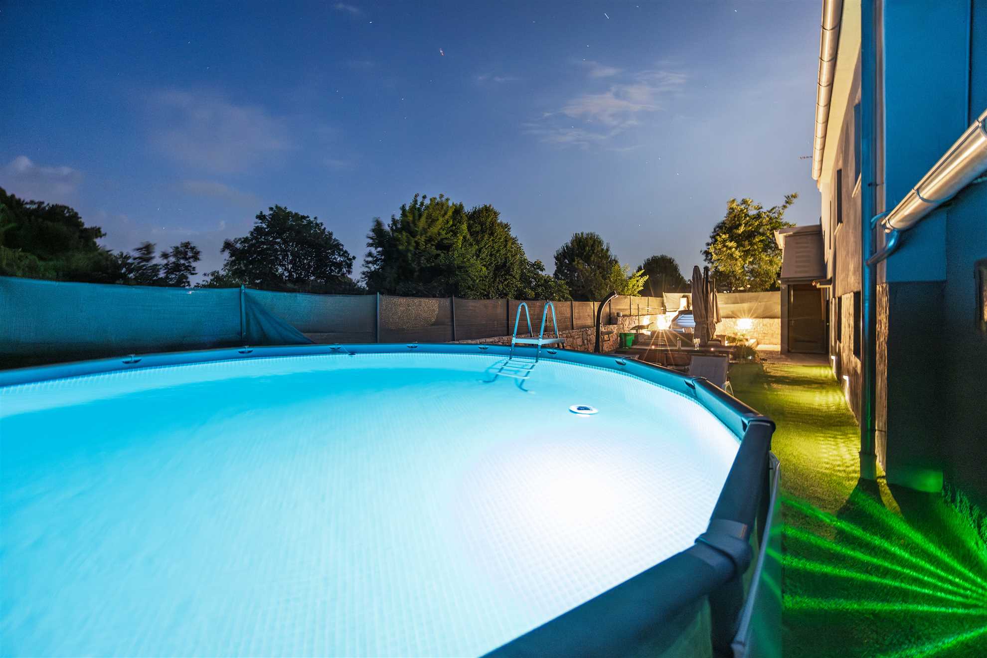 Apartment with yard, parking, pool,  jacuzzi and barbecue