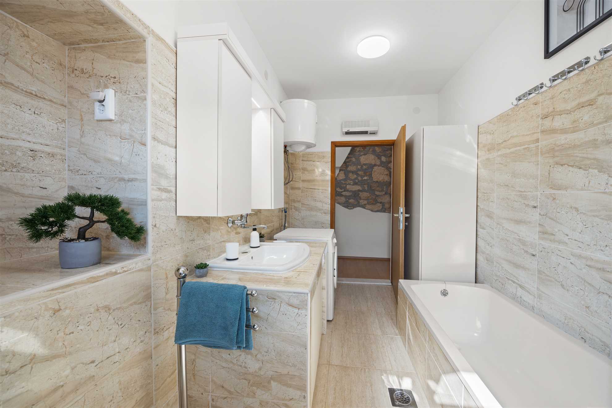 Apartment with yard, parking, pool,  jacuzzi and barbecue