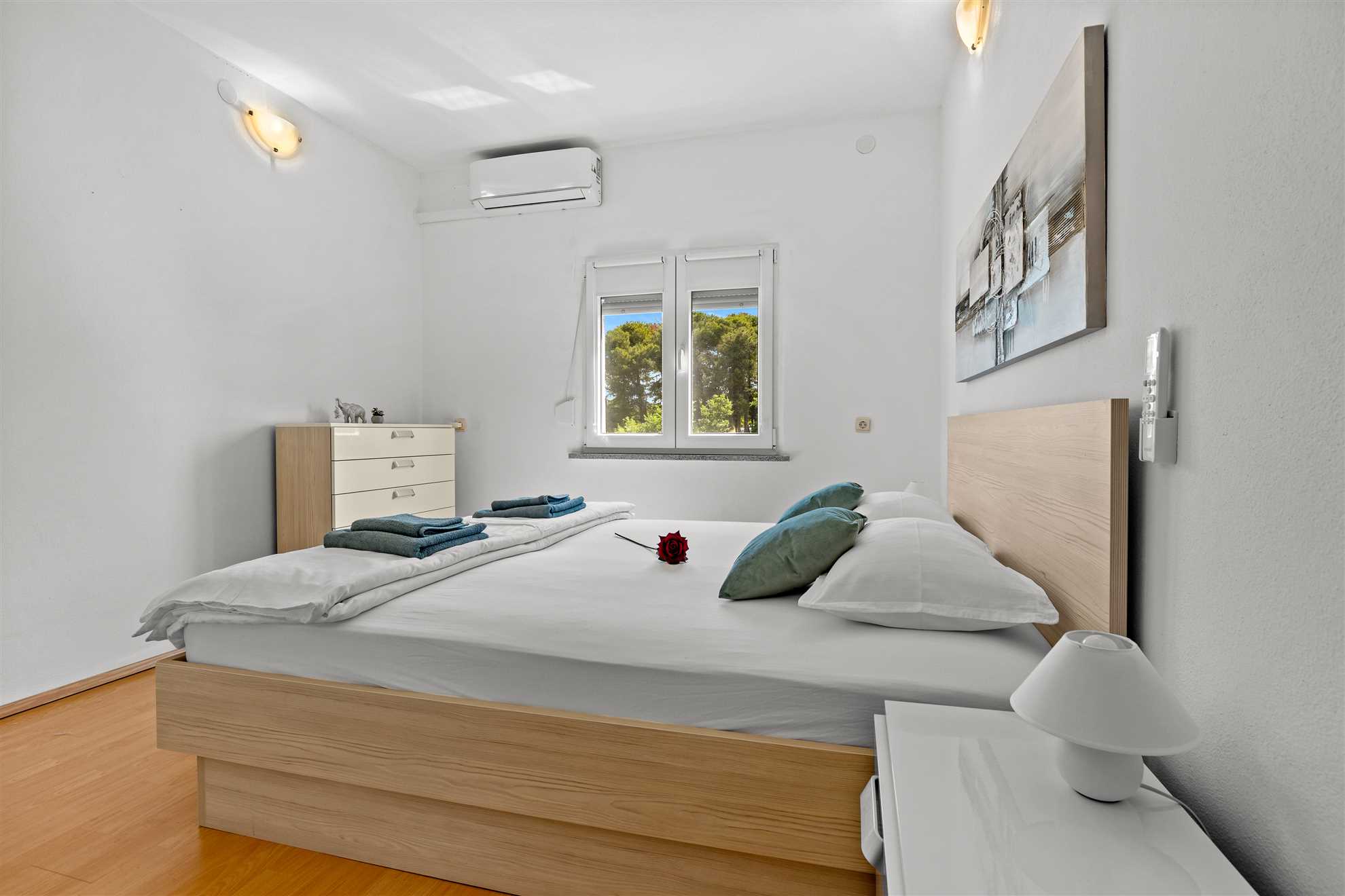 Apartment with yard, parking, pool,  jacuzzi and barbecue