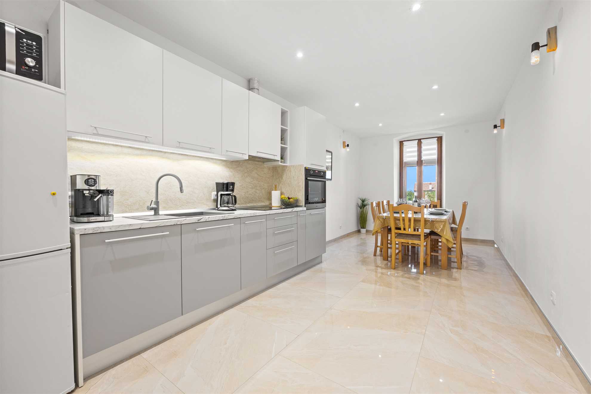 Apartment with yard, parking, pool,  jacuzzi and barbecue