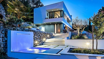 Villa with Heated Pool and Spa in Medveja