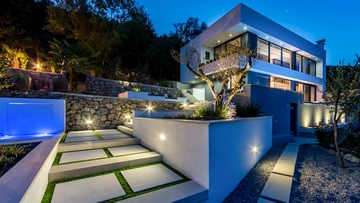 Villa with Heated Pool and Spa in Medveja