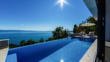 Villa with Heated Pool and Spa in Medveja