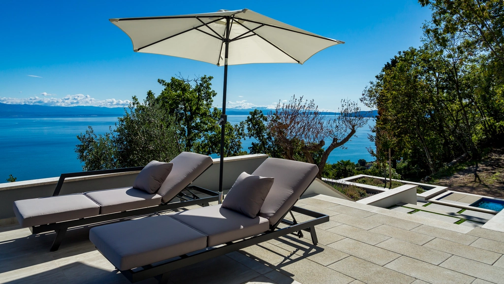 Villa with Heated Pool and Spa in Medveja