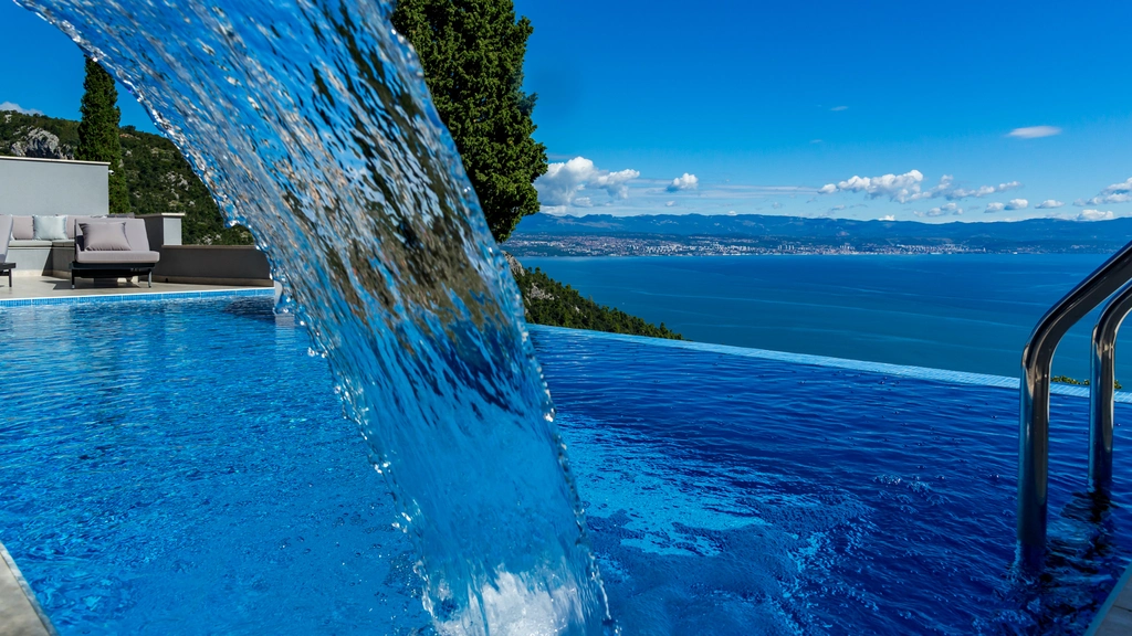 Villa with Heated Pool and Spa in Medveja