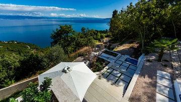 Villa with Heated Pool and Spa in Medveja