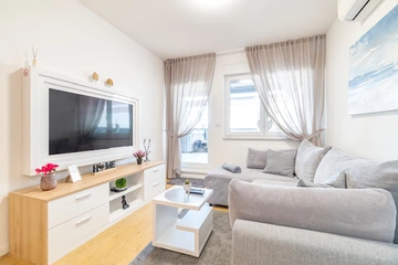 Zagreb 1-Bedroom Apartment with Hot Tub Terrace