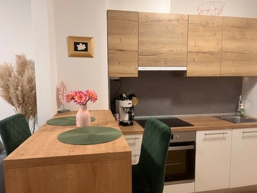 Zagreb 1-Bedroom Apartment with Hot Tub Terrace