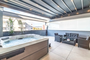 Zagreb 1-Bedroom Apartment with Hot Tub Terrace
