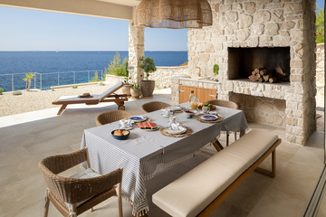 Sea-View 3-Bedroom Villa in Ivan Dolac for 6