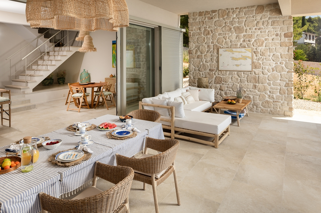 Sea-View 3-Bedroom Villa in Ivan Dolac for 6