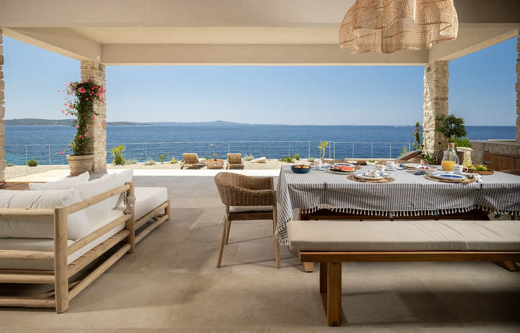 Sea-View 3-Bedroom Villa in Ivan Dolac for 6