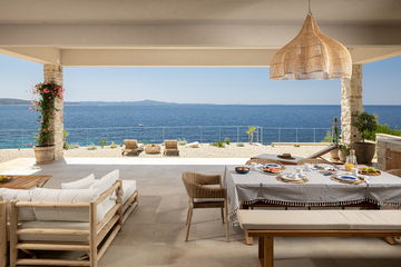 Sea-View 3-Bedroom Villa in Ivan Dolac for 6