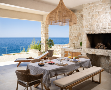 Sea-View 3-Bedroom Villa in Ivan Dolac for 6