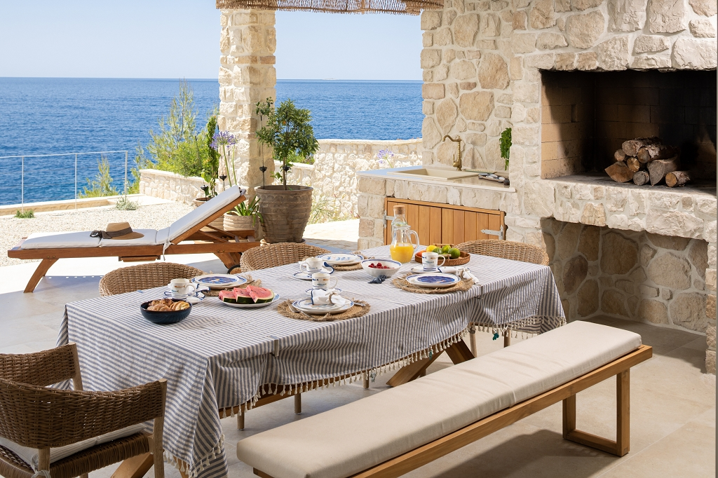 Sea-View 3-Bedroom Villa in Ivan Dolac for 6