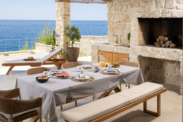 Sea-View 3-Bedroom Villa in Ivan Dolac for 6