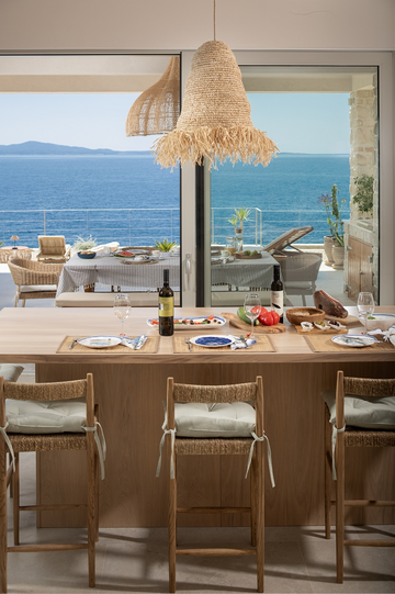 Sea-View 3-Bedroom Villa in Ivan Dolac for 6