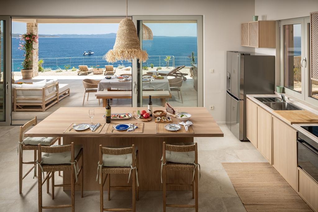 Sea-View 3-Bedroom Villa in Ivan Dolac for 6