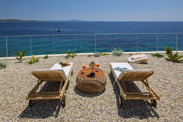 Sea-View 3-Bedroom Villa in Ivan Dolac for 6